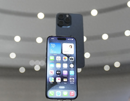 宜黄Apple维修站分享买iPhone15还是华为Mate60 
