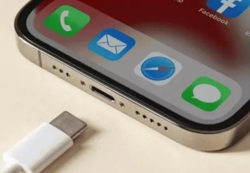 宜黄苹果15维修分享iPhone15改USB-C接口后能和安卓用户互借充电器吗